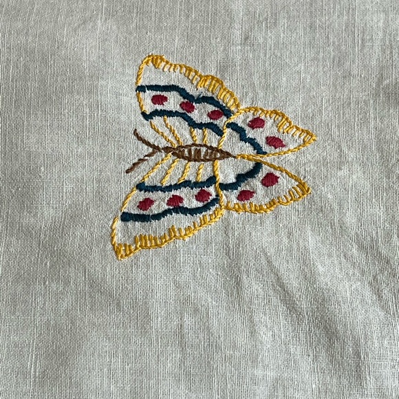 Vintage Linen & Hand Sewn & Hand Embroidered Butterfly Table Runner - Picture 4 of 10